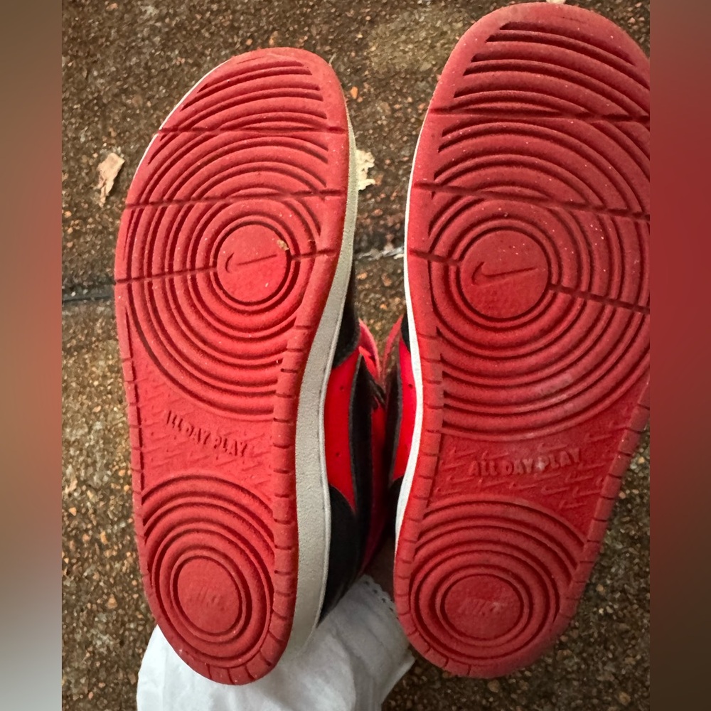 Nike Court Borough Mid 2- Red/Black
Little Kids' Shoes Size 3 - minimal wear! - Picture 3 of 7